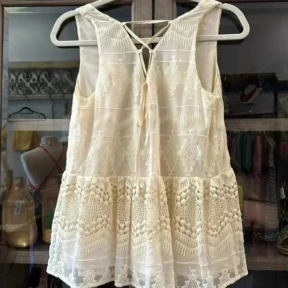 1. STATE IVORY SILK AND LACE SLEEVELESS TOP tie up back Size Small - Picture 3 of 6
